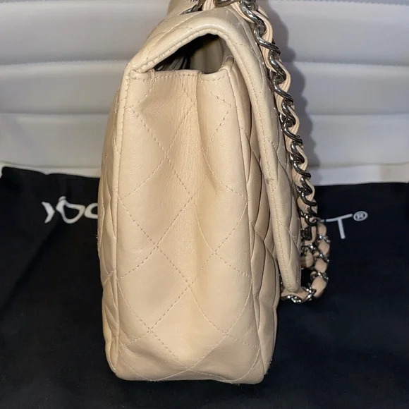 Chanel jumbo single flap bought at Yoogie’s Closet had it cleaned touched up - Picture 15 of 15